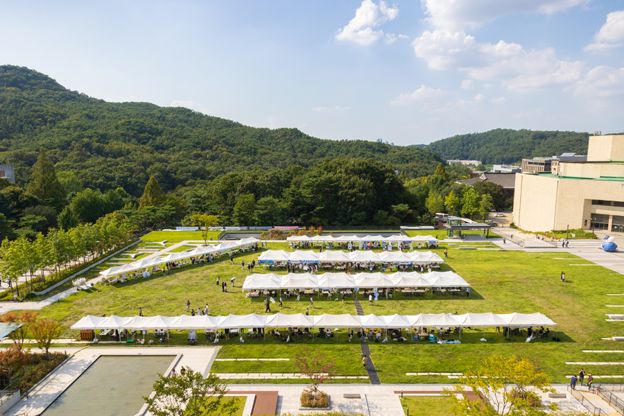 An aerial view of the Grass Square during the Club Fair